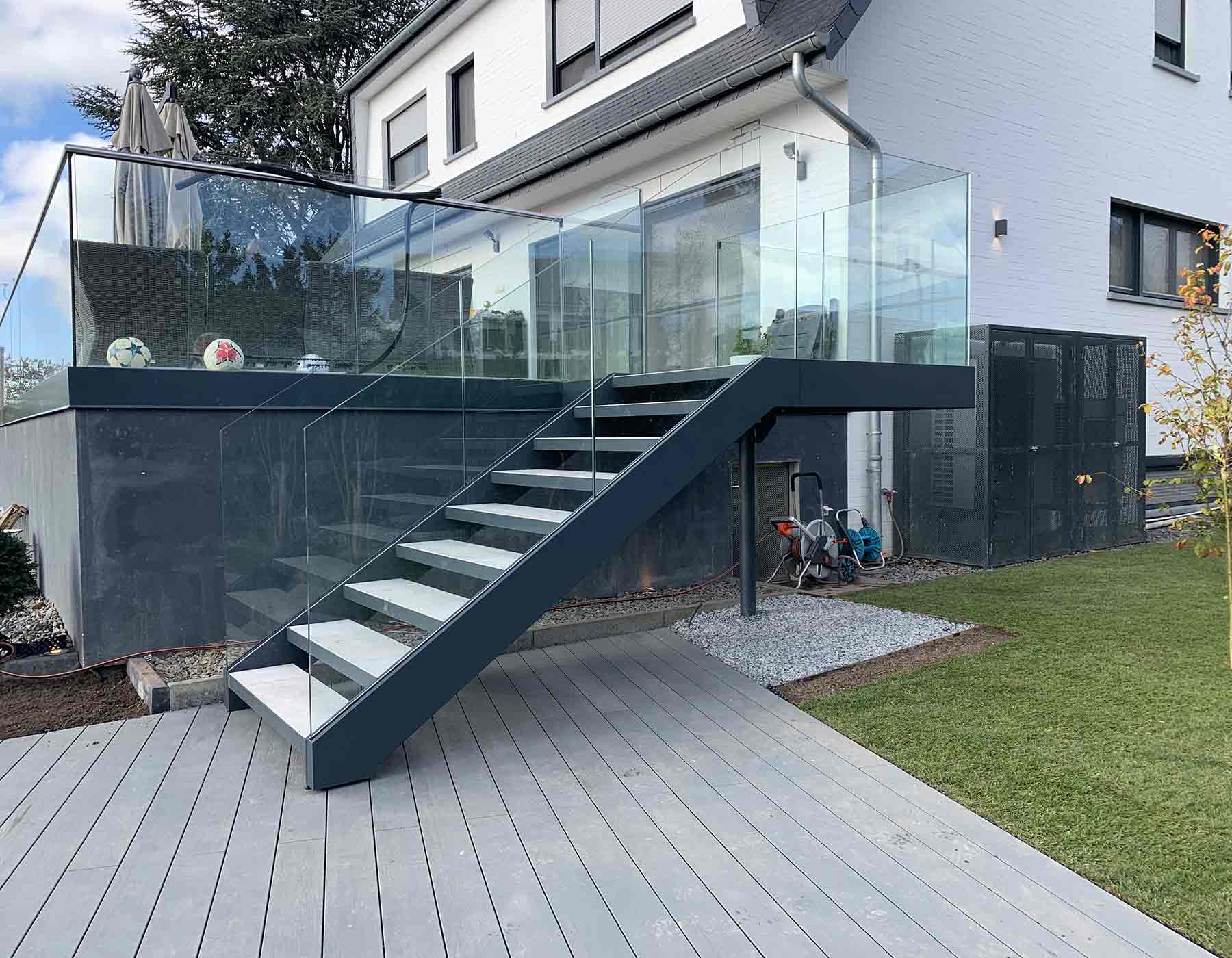 ESCALIER—ACIER—GRANIT