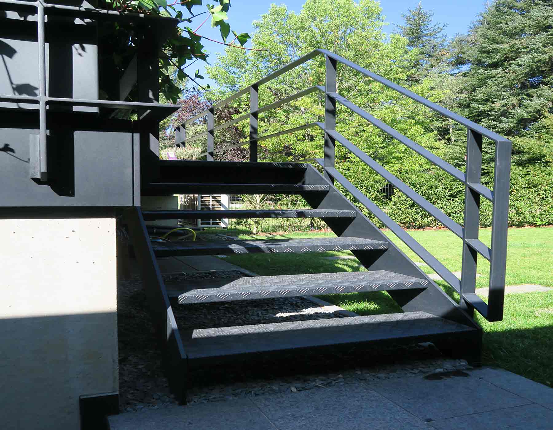 ESCALIER-ACIER—MARCHE-RIFFLE-(3)