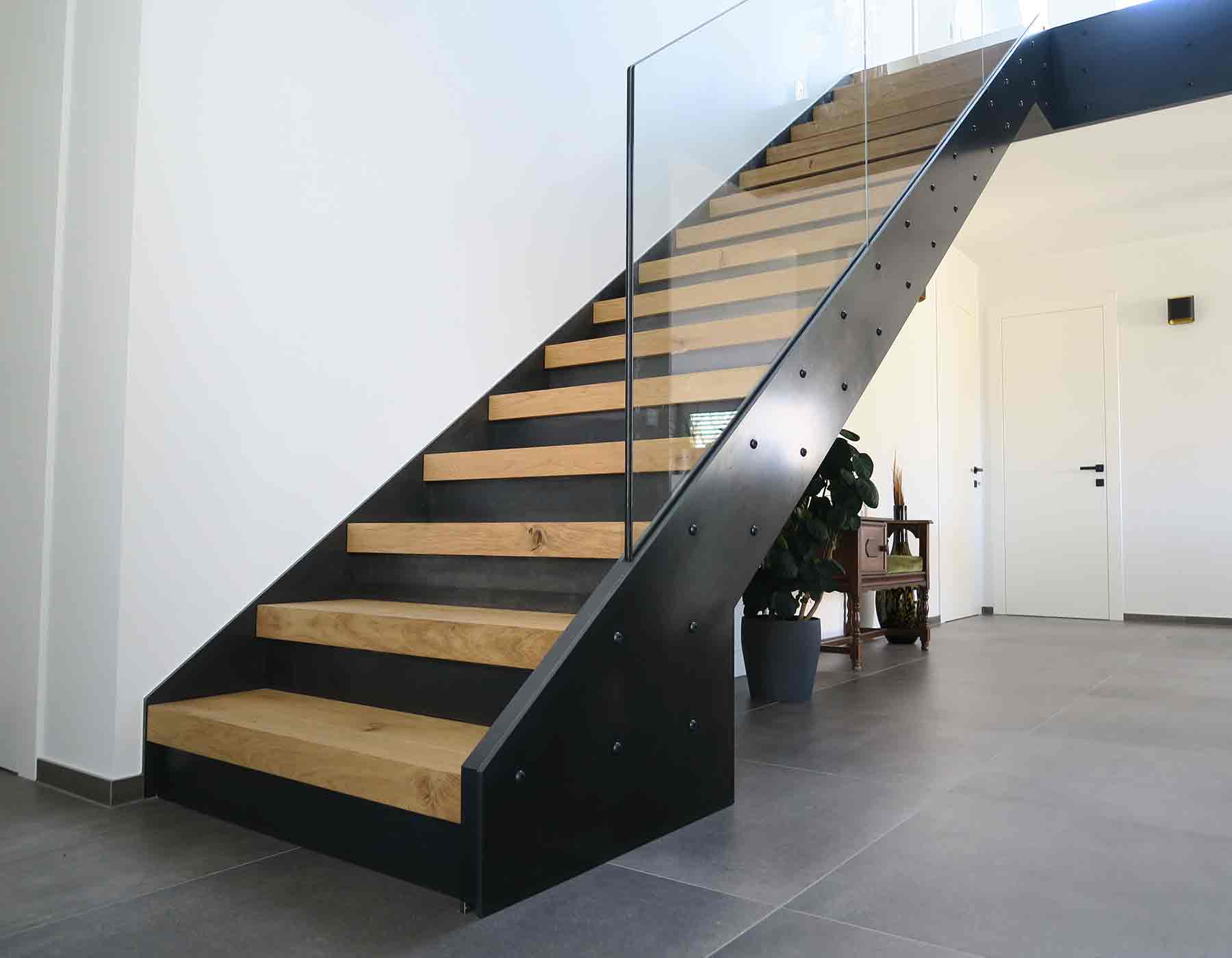 ESCALIER-ACIER-NATURE+BOIS—GC-ENTRE-2-MACHOIRE