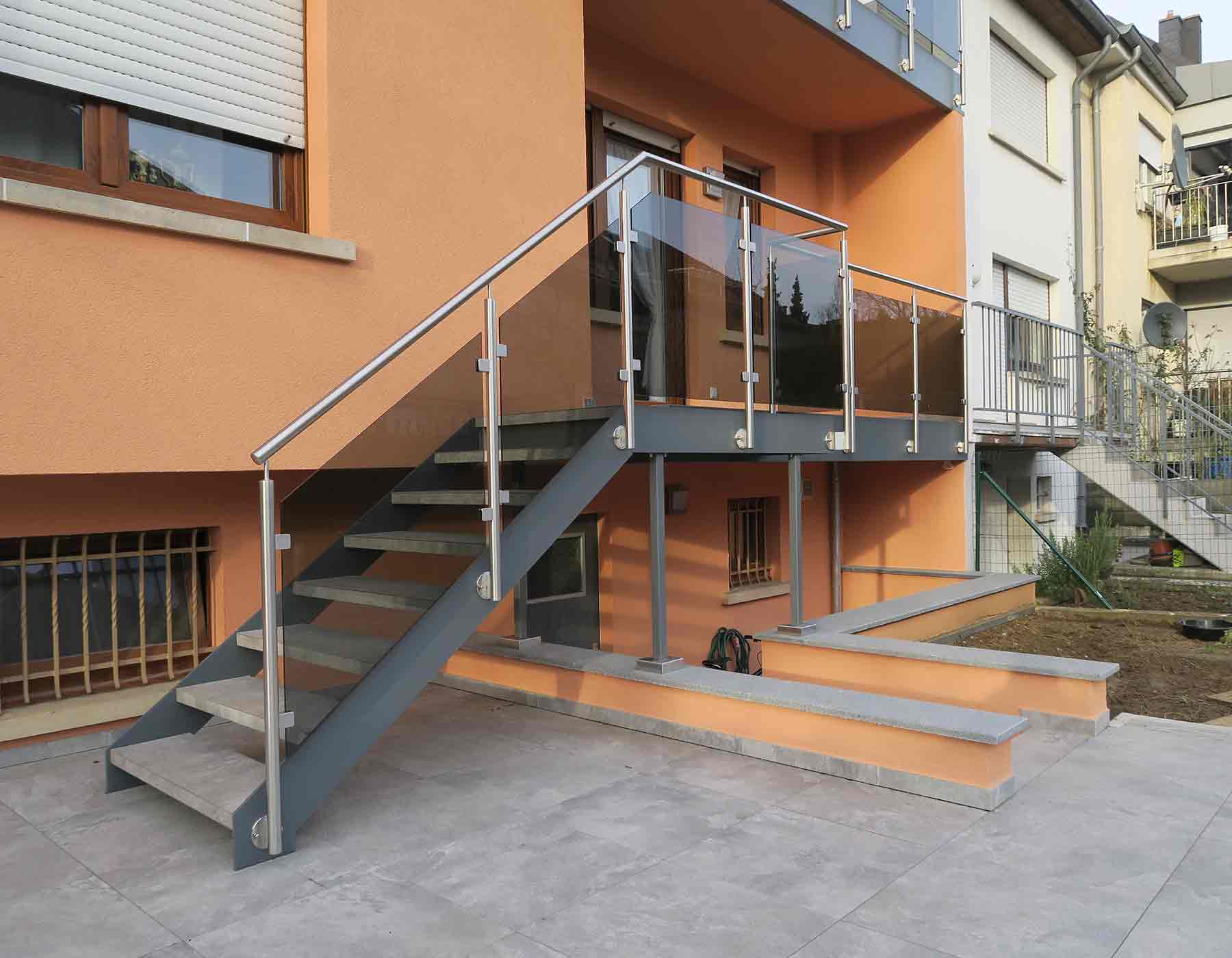GC-INOX—VERRE-FUME+ESCALIER