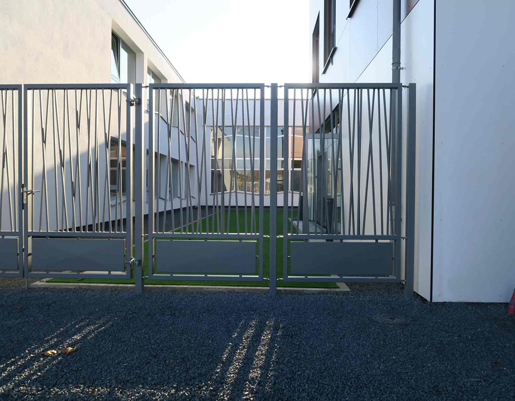 PORTAIL-ACIER—STYLE-BAMBOO